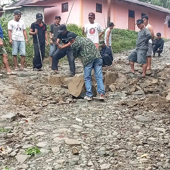 Gotong Royong Penataan Jalan